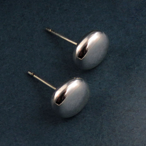 Skye Pebble silver stud earrings